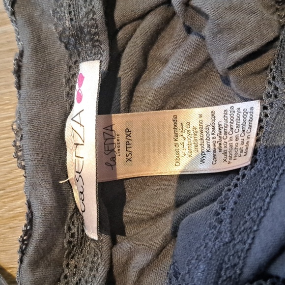 Nightie/ Night Gown/ Night Shirt/ Lingerie - Picture 2 of 3